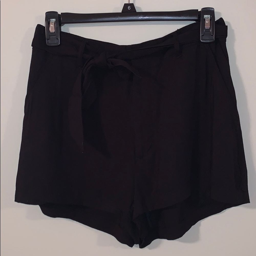H&M Divided loose black fabric shorts